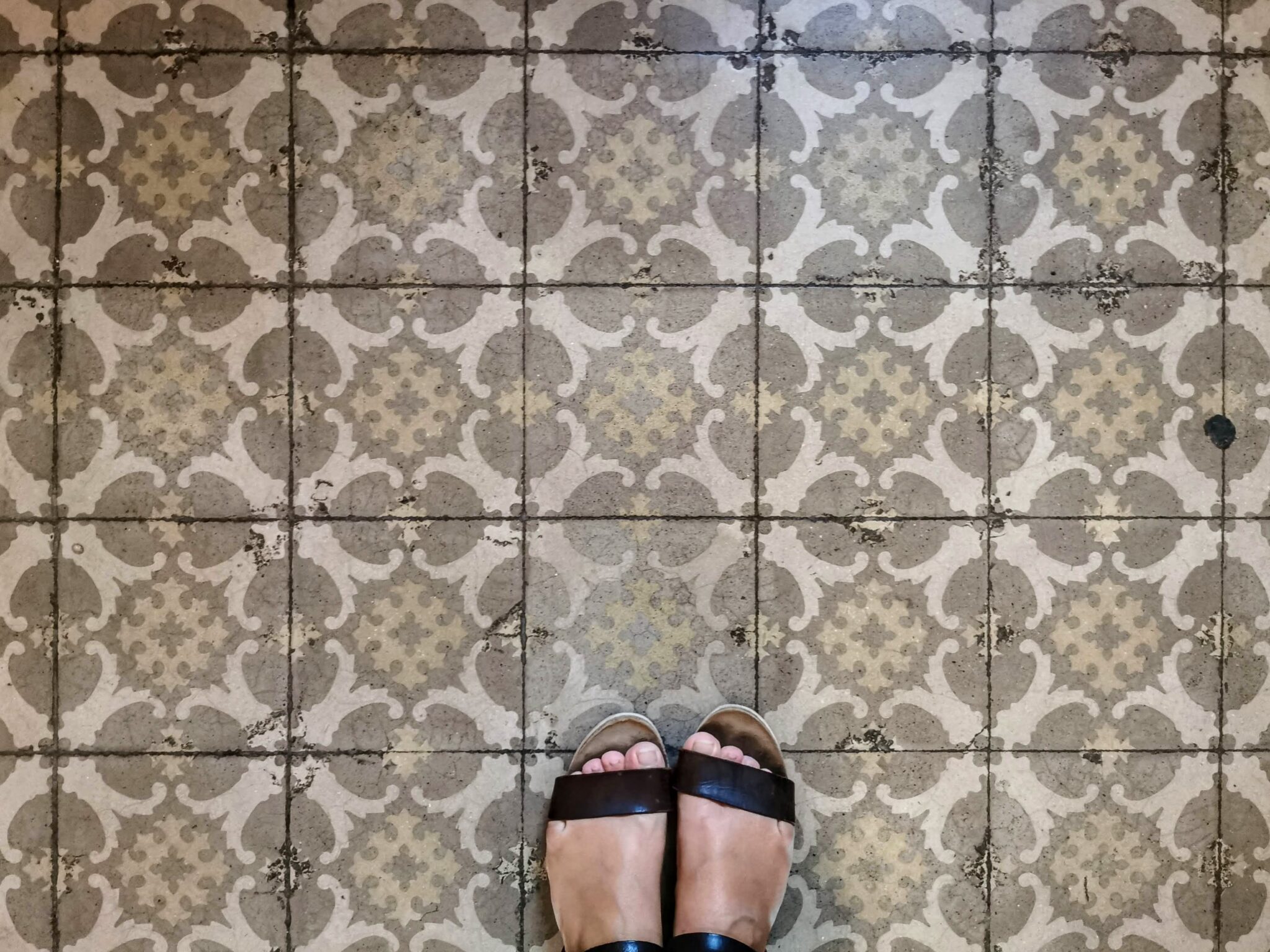 Finding inspiration for vinyl floor tiles in traditional Spanish